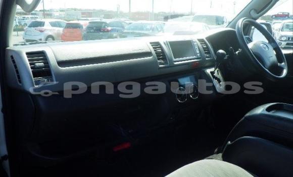 Buy Used Toyota Hiace White Car in Port Moresby in National Capital District Buy Used Toyota Hiace White Car in Port Moresby in National Capital District