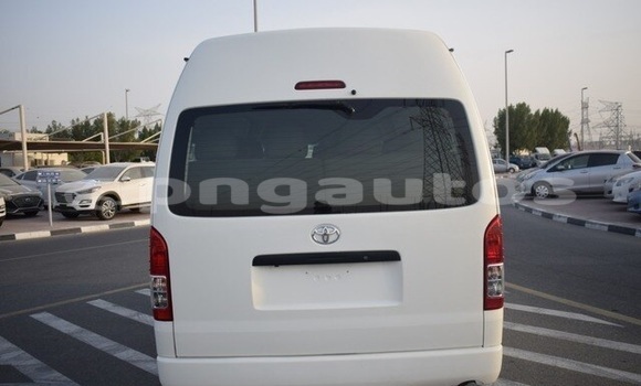 Buy Used Toyota Hiace White Car in Kaibola in Milne Bay Buy Used Toyota Hiace White Car in Kaibola in Milne Bay