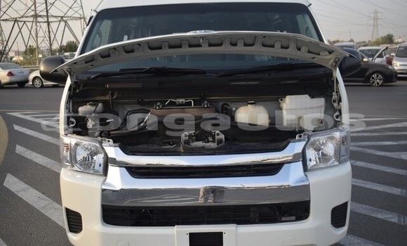 Buy Used Toyota Hiace White Car in Kaibola in Milne Bay Buy Used Toyota Hiace White Car in Kaibola in Milne Bay