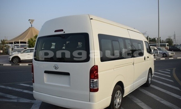 Buy Used Toyota Hiace White Car in Kaibola in Milne Bay Buy Used Toyota Hiace White Car in Kaibola in Milne Bay