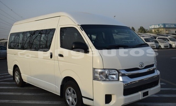 Buy Used Toyota Hiace White Car in Kaibola in Milne Bay Buy Used Toyota Hiace White Car in Kaibola in Milne Bay