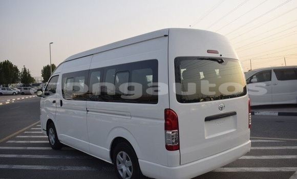Buy Used Toyota Hiace White Car in Kaibola in Milne Bay Buy Used Toyota Hiace White Car in Kaibola in Milne Bay