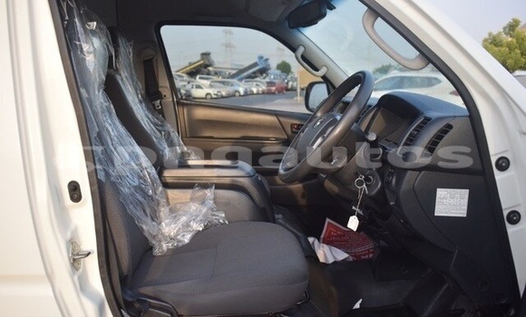 Buy Used Toyota Hiace White Car in Kaibola in Milne Bay Buy Used Toyota Hiace White Car in Kaibola in Milne Bay