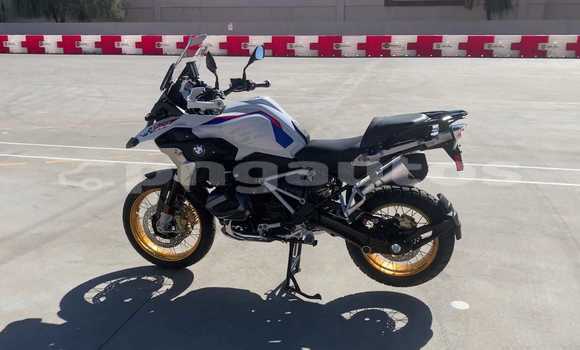 Buy Used BMW 6-Series White Car in Port Moresby in National Capital District Buy Used BMW 6-Series White Car in Port Moresby in National Capital District