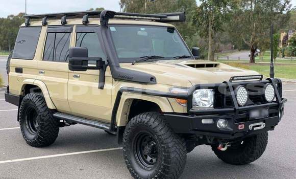 Buy Used Toyota Land Cruiser Beige Car in Port Moresby in National Capital District Buy Used Toyota Land Cruiser Beige Car in Port Moresby in National Capital District