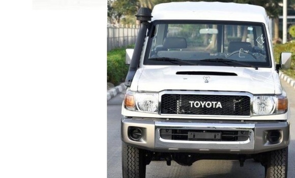 Buy Used Toyota Land Cruiser White Car in Port Moresby in National Capital District