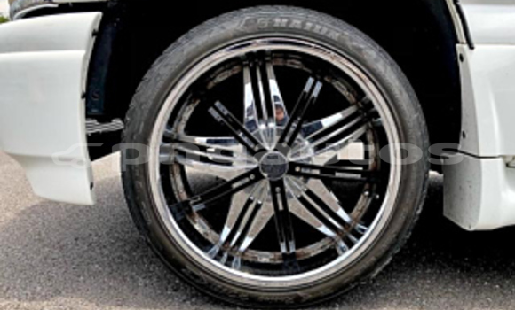 Buy Used GMC Yukon White Car in Port Moresby in National Capital District Buy Used GMC Yukon White Car in Port Moresby in National Capital District