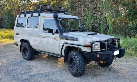 Buy Used Toyota Land Cruiser White Car in Lae in Morobe Buy Used Toyota Land Cruiser White Car in Lae in Morobe
