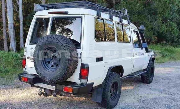 Buy Used Toyota Land Cruiser White Car in Lae in Morobe Buy Used Toyota Land Cruiser White Car in Lae in Morobe