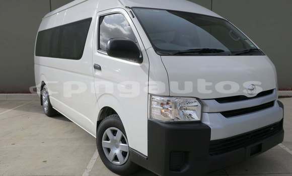 Buy Used Toyota Hiace White Car in Madang in Madang Buy Used Toyota Hiace White Car in Madang in Madang