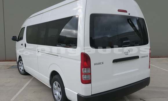 Buy Used Toyota Hiace White Car in Madang in Madang Buy Used Toyota Hiace White Car in Madang in Madang