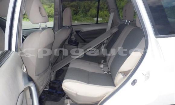 Buy Used Toyota RAV4 White Car in Port Moresby in National Capital District Buy Used Toyota RAV4 White Car in Port Moresby in National Capital District