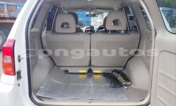 Buy Used Toyota RAV4 White Car in Port Moresby in National Capital District Buy Used Toyota RAV4 White Car in Port Moresby in National Capital District