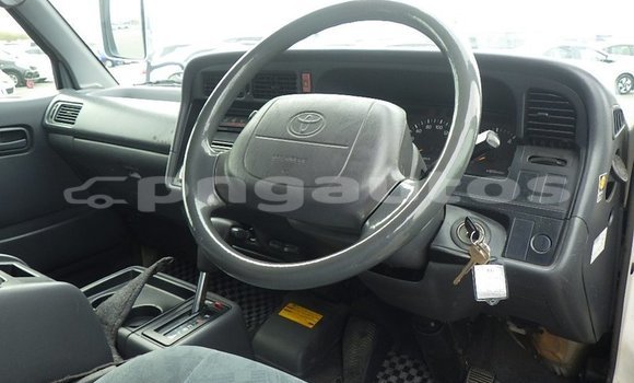 Buy Used Toyota Hiace White Car in Port Moresby in National Capital District Buy Used Toyota Hiace White Car in Port Moresby in National Capital District