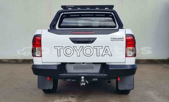 Buy Used Toyota Hilux White Car in Mendi in Southern Highlands Buy Used Toyota Hilux White Car in Mendi in Southern Highlands