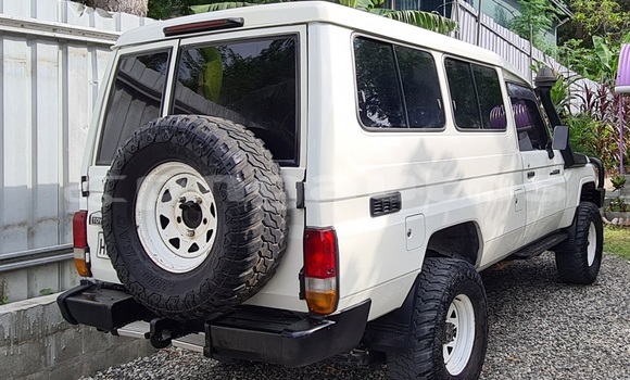 Buy Used Toyota Land Cruiser White Car in Port Moresby in National Capital District Buy Used Toyota Land Cruiser White Car in Port Moresby in National Capital District
