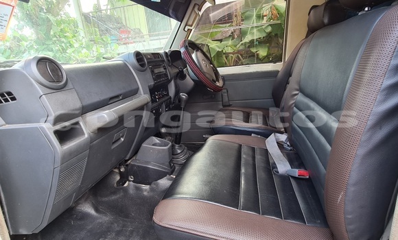 Buy Used Toyota Land Cruiser White Car in Port Moresby in National Capital District Buy Used Toyota Land Cruiser White Car in Port Moresby in National Capital District