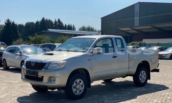 Buy Used Toyota Hilux Silver Car in Port Moresby in National Capital District