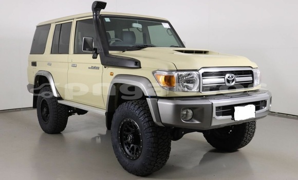 Buy Used Toyota Land Cruiser Beige Car in Kavieng in New Ireland