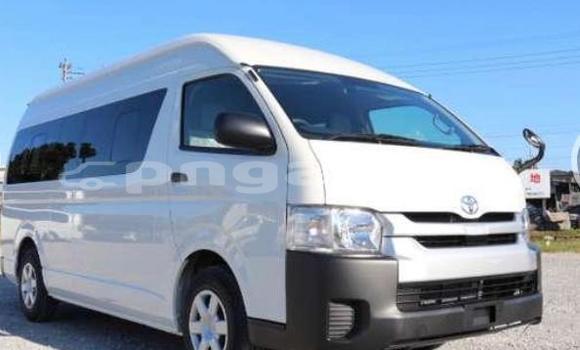Buy Used Toyota Hiace White Car in Port Moresby in National Capital District Buy Used Toyota Hiace White Car in Port Moresby in National Capital District
