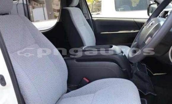 Buy Used Toyota Hiace White Car in Port Moresby in National Capital District Buy Used Toyota Hiace White Car in Port Moresby in National Capital District