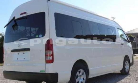 Buy Used Toyota Hiace White Car in Port Moresby in National Capital District Buy Used Toyota Hiace White Car in Port Moresby in National Capital District