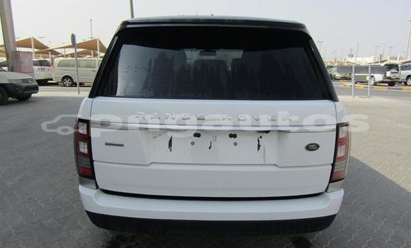Buy Used Land Rover Range Rover White Car in Aiamback in Western (Fly) Buy Used Land Rover Range Rover White Car in Aiamback in Western (Fly)
