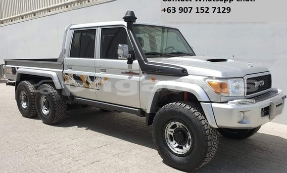 Buy Used Toyota Land Cruiser Silver Car in Port Moresby in National Capital District