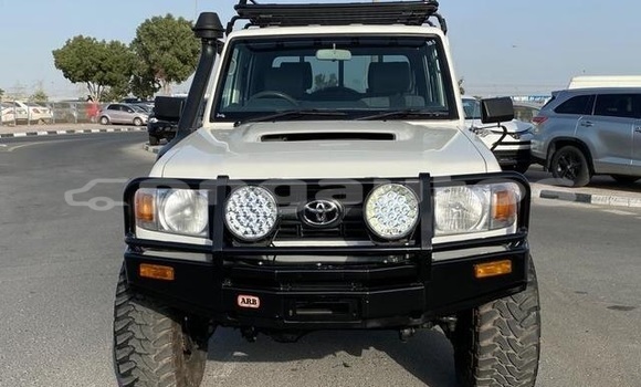 Buy Used Toyota Land Cruiser White Car in Kimbe in West New Britain Buy Used Toyota Land Cruiser White Car in Kimbe in West New Britain