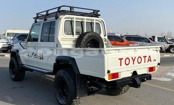 Buy Used Toyota Land Cruiser White Car in Kimbe in West New Britain Buy Used Toyota Land Cruiser White Car in Kimbe in West New Britain