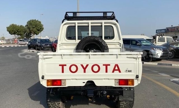 Buy Used Toyota Land Cruiser White Car in Kimbe in West New Britain Buy Used Toyota Land Cruiser White Car in Kimbe in West New Britain