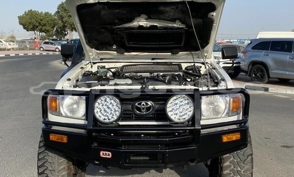 Buy Used Toyota Land Cruiser White Car in Kimbe in West New Britain Buy Used Toyota Land Cruiser White Car in Kimbe in West New Britain