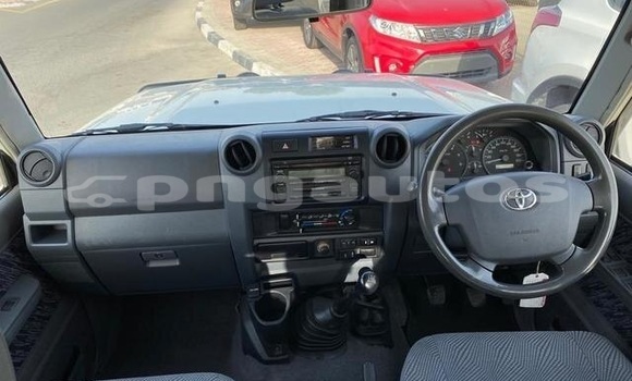 Buy Used Toyota Land Cruiser White Car in Kimbe in West New Britain Buy Used Toyota Land Cruiser White Car in Kimbe in West New Britain