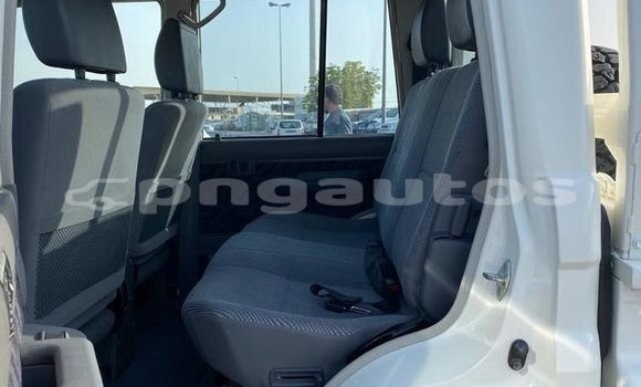 Buy Used Toyota Land Cruiser White Car in Kimbe in West New Britain Buy Used Toyota Land Cruiser White Car in Kimbe in West New Britain