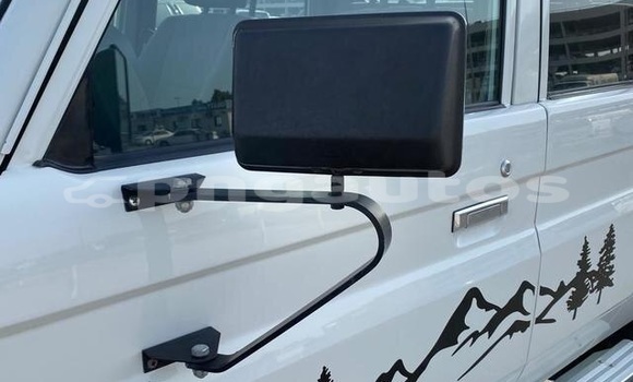 Buy Used Toyota Land Cruiser White Car in Kimbe in West New Britain Buy Used Toyota Land Cruiser White Car in Kimbe in West New Britain