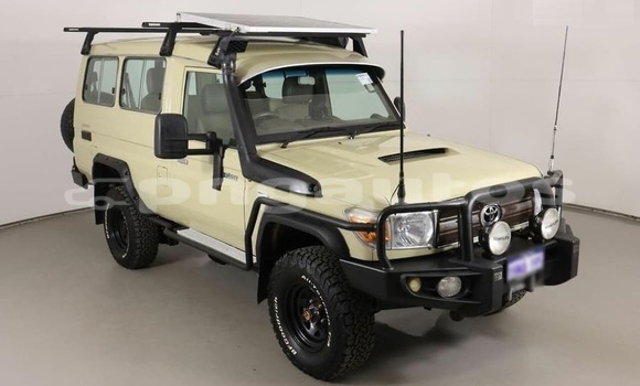 Buy Used Toyota Land Cruiser Beige Car in Lae in Morobe Buy Used Toyota Land Cruiser Beige Car in Lae in Morobe