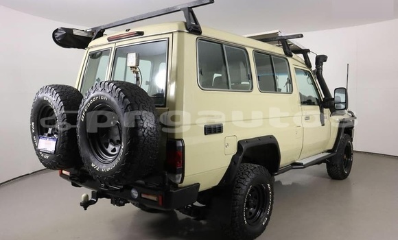 Buy Used Toyota Land Cruiser Beige Car in Lae in Morobe Buy Used Toyota Land Cruiser Beige Car in Lae in Morobe