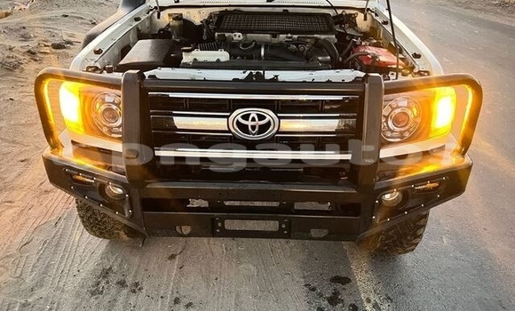 Buy Used Toyota Land Cruiser White Car in Kimbe in West New Britain Buy Used Toyota Land Cruiser White Car in Kimbe in West New Britain