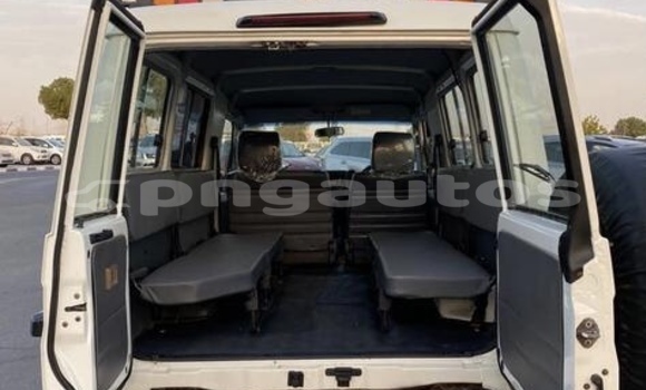 Acheter Occasion Voiture Toyota Land Cruiser Blanc à Mount Hagen, Western Highlands Acheter Occasion Voiture Toyota Land Cruiser Blanc à Mount Hagen, Western Highlands