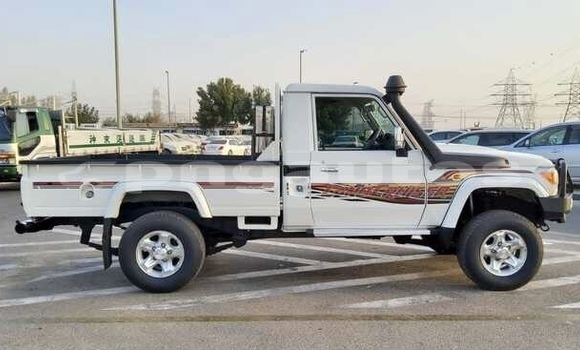 Buy Used Toyota Land Cruiser White Car in Baimuru in Gulf Buy Used Toyota Land Cruiser White Car in Baimuru in Gulf
