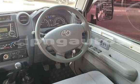Buy Used Toyota Land Cruiser Silver Car in Port Moresby in National Capital District Buy Used Toyota Land Cruiser Silver Car in Port Moresby in National Capital District