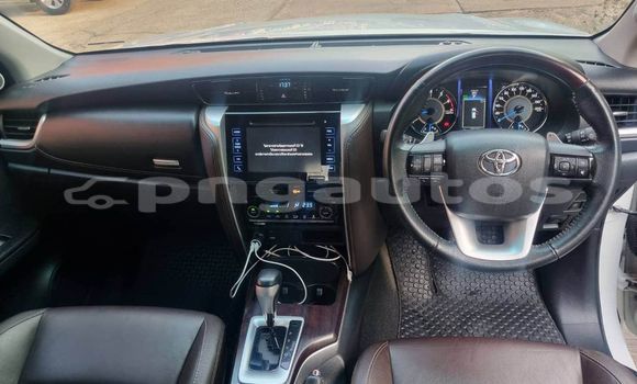 Buy Used Toyota Fortuner White Car in Kainantu in Eastern Highlands Buy Used Toyota Fortuner White Car in Kainantu in Eastern Highlands