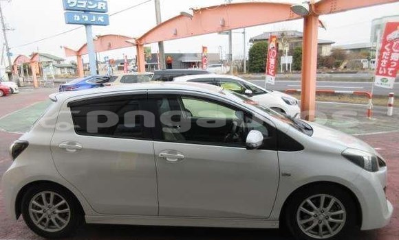 Buy Used Toyota Vitz Silver Car in Aitape in Sandaun Buy Used Toyota Vitz Silver Car in Aitape in Sandaun