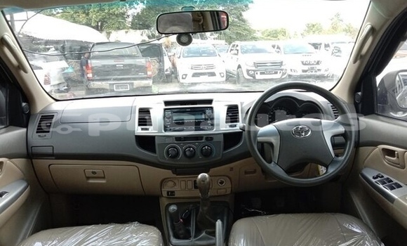 Acheter Occasion Voiture Toyota Land Cruiser Beige à Port Moresby, National Capital District Acheter Occasion Voiture Toyota Land Cruiser Beige à Port Moresby, National Capital District