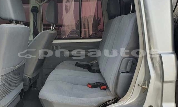Buy Used Toyota Land Cruiser Silver Car in Baimuru in Gulf Buy Used Toyota Land Cruiser Silver Car in Baimuru in Gulf