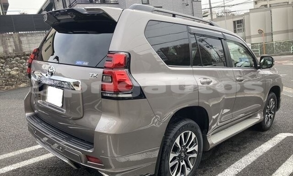 Buy Used Toyota Land Cruiser Prado Beige Car in Kundiawa in Simbu Buy Used Toyota Land Cruiser Prado Beige Car in Kundiawa in Simbu