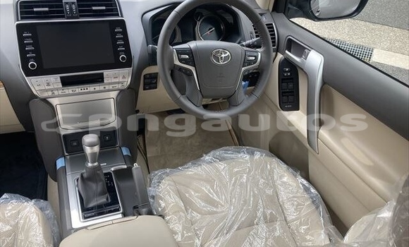 Acheter Occasion Voiture Toyota Land Cruiser Prado Beige à Port Moresby, National Capital District Acheter Occasion Voiture Toyota Land Cruiser Prado Beige à Port Moresby, National Capital District