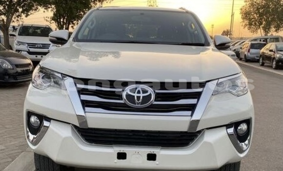 Acheter Occasion Voiture Toyota Fortuner Blanc à Gwiribiana, Western (Fly) Acheter Occasion Voiture Toyota Fortuner Blanc à Gwiribiana, Western (Fly)