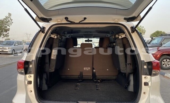 Acheter Occasion Voiture Toyota Fortuner Blanc à Gwiribiana, Western (Fly) Acheter Occasion Voiture Toyota Fortuner Blanc à Gwiribiana, Western (Fly)