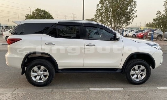 Acheter Occasion Voiture Toyota Fortuner Blanc à Lae, Morobe Acheter Occasion Voiture Toyota Fortuner Blanc à Lae, Morobe